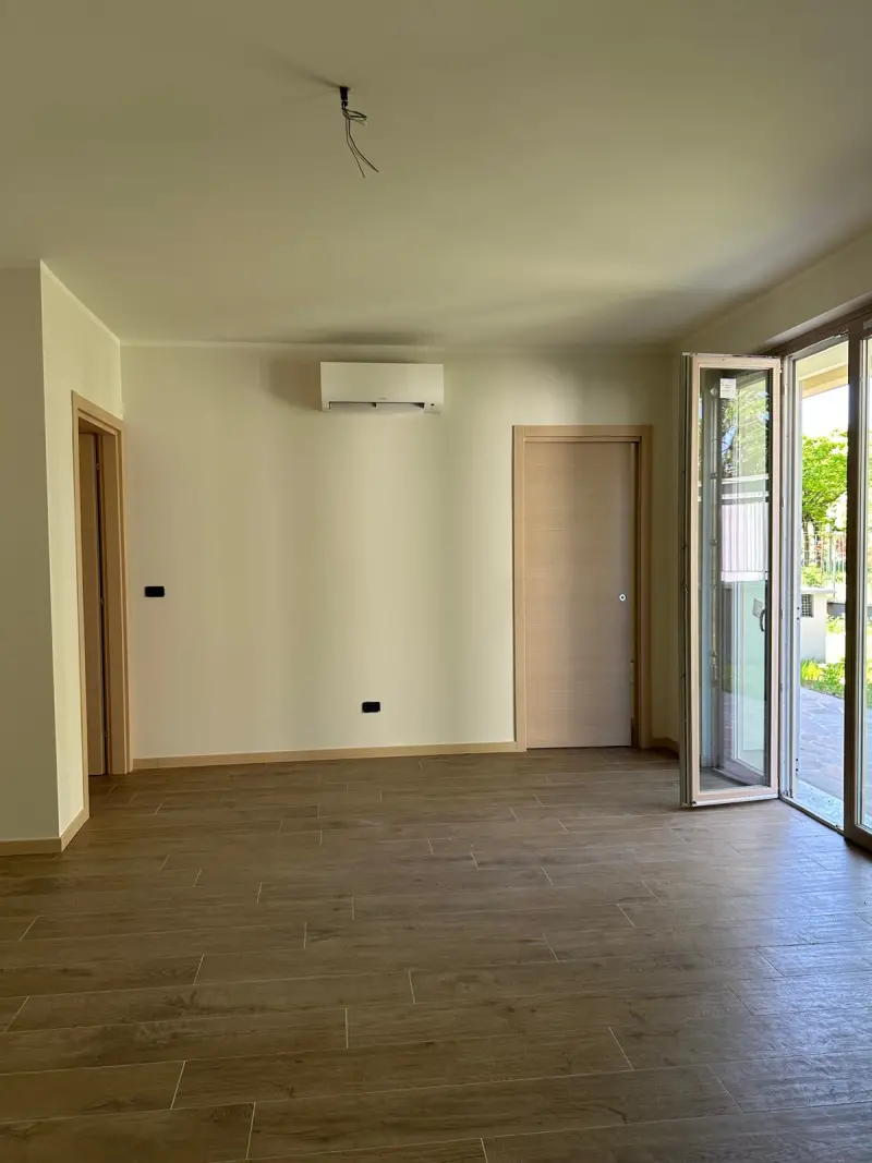 Quadrilocale con giardino, CODOGNO — Soggiorno