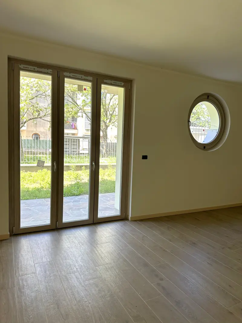 Quadrilocale con giardino, CODOGNO — Soggiorno