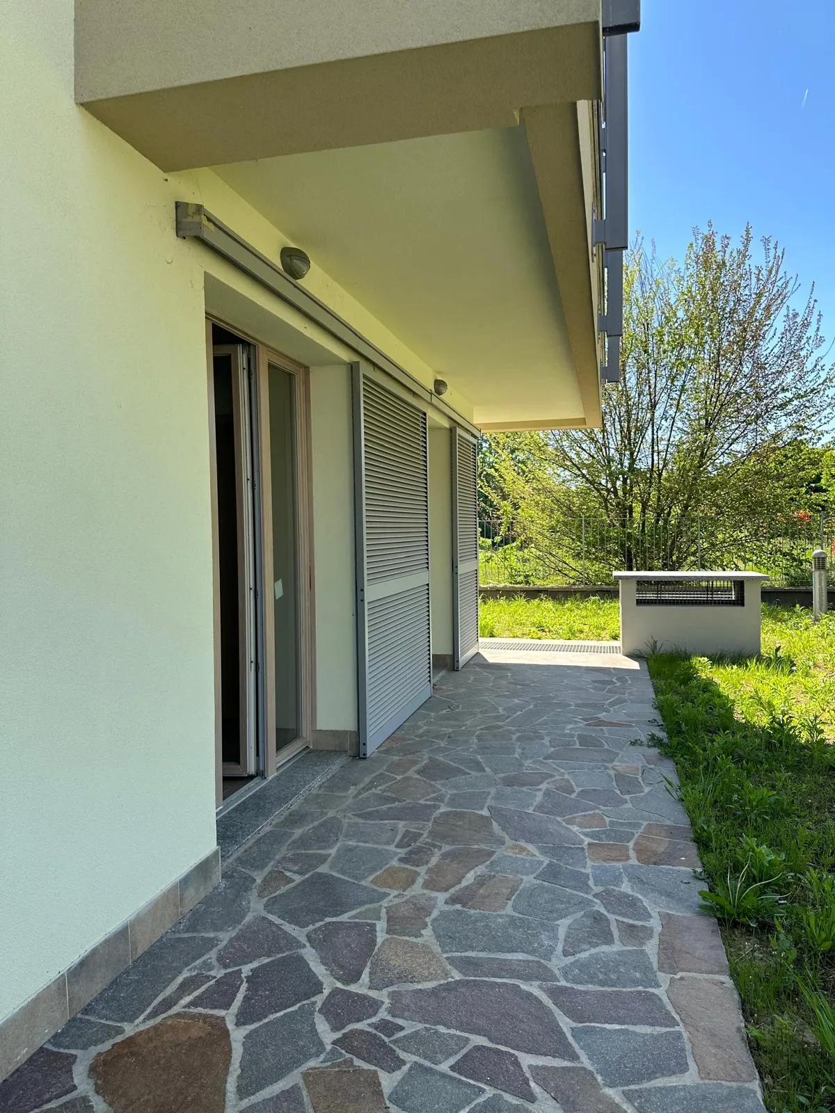 Quadrilocale con giardino, CODOGNO — Giardino