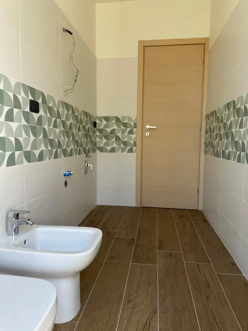 Quadrilocale con giardino, CODOGNO — Bagno