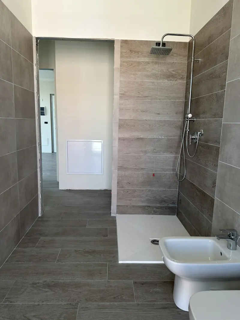 Trilocale su due piani, CODOGNO — Bagni