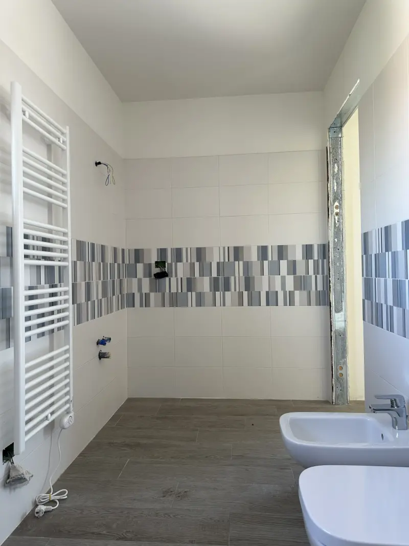 Trilocale su due piani, CODOGNO — Bagni