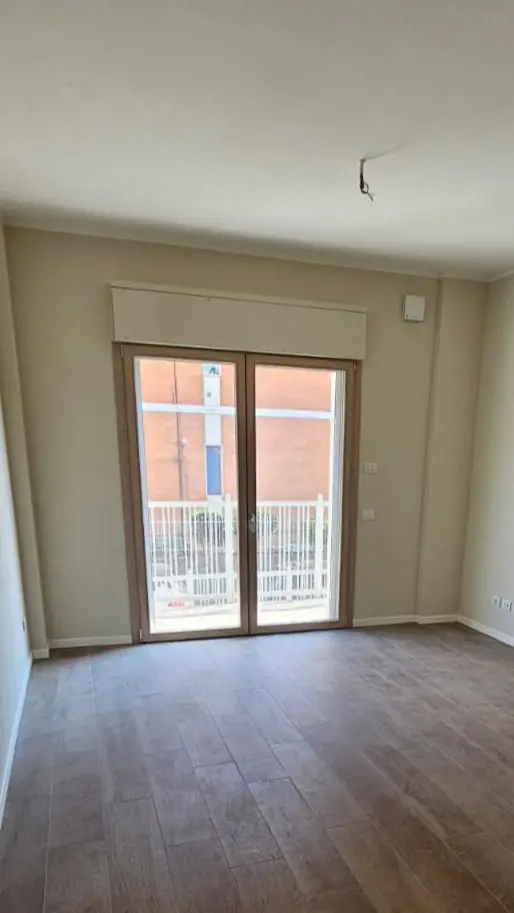 Quadrilocale con cortile privato, CREMONA — Soggiorno